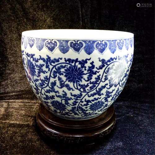 CHINESE BLUE AND WHITE FOLIAGE FISH BOWL