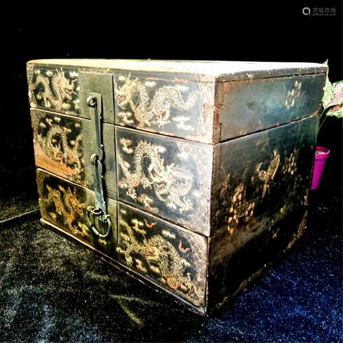 CHINESE GILT LACQUER DRAGON JEWELRY BOX