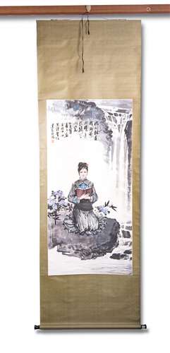 CHINESE SCROLL PAINTING OF LADY BY SUN JIANDONG