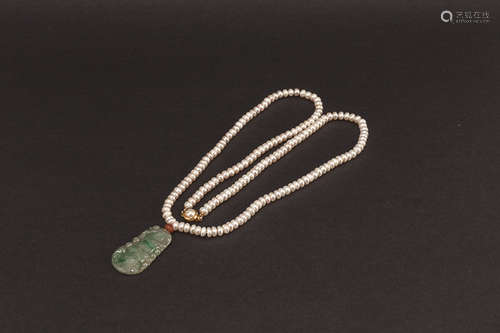 Early 20th Chinese Antique Jade Jadeite Pendant on Pearl Necklace民國 珍珠項鏈墜翡翠