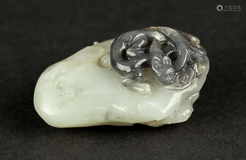 19th Chinese Antique Jade Toggle清 黑白玉巧雕把件