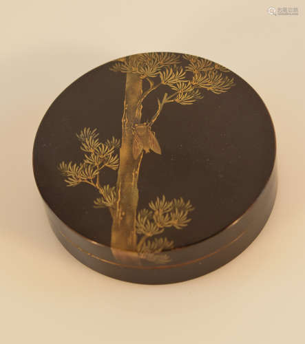 Japanese lacquer Round Box with Insect