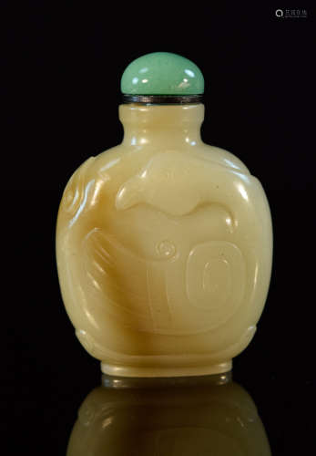 Chinese Celadon Yellow Jade Snuff Bottle - Duck Form