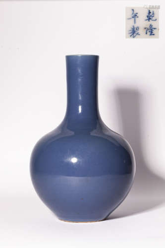 Chinese Antique Lavender-Glazed Porcelain Vase清乾隆 天藍釉長頸瓶