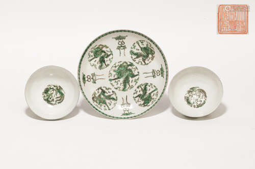 A Group of Chinese Antique Rose Famille Porcelain Bowls and Dish清晚期 粉彩團龍紋盤碗一組