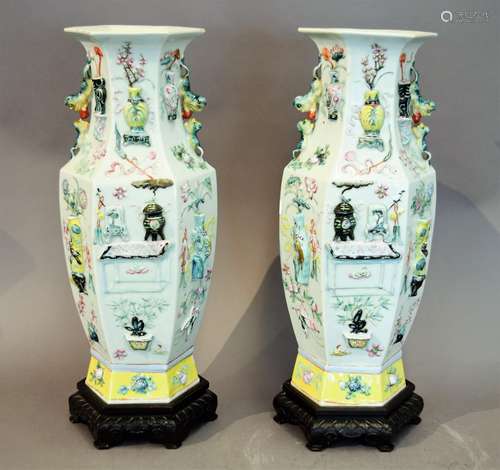 Pair of porcelain vases. China. 19th century. Octagonal form with lion handles. Relief decoration  of the 