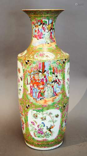 Rose Medallion vase. Chinese Export Ware. 19th century. 25