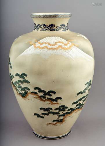 Pottery vase. Japan. Meiji period (1868-1912). Satsuma ware, signed.