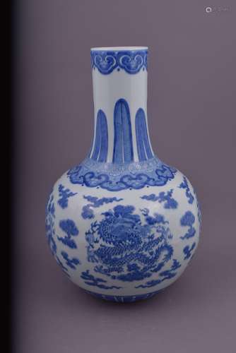 Porcelain vase. China. Kuang Hsu mark and possibly of the period.
Underglaze blue.