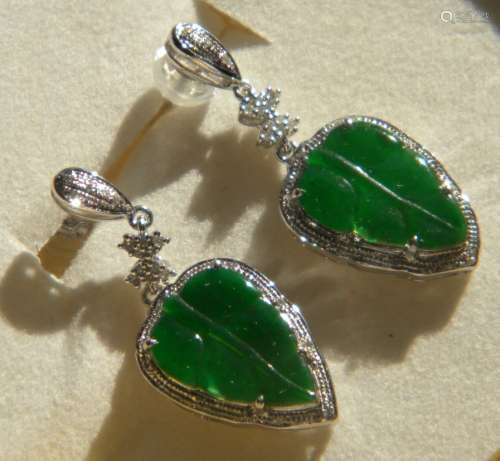 Pair of 18K Gold Diamond Green Jadeite Leaves Earrings