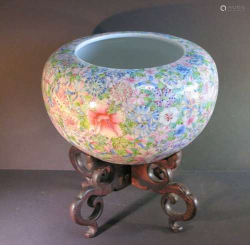 Chinese Famille Rose 'Mille Fleur' Bowl Qianlong Mark