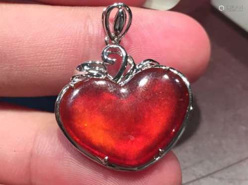18K Gold Red Jadeite Heart Shape Pendant