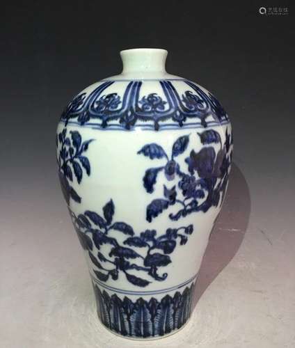 Chinese Blue/White Floral Porcelain Vase