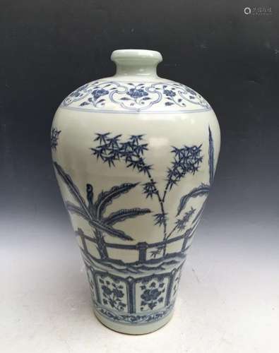 Chinese Blue/White Porcelain Floral Vase