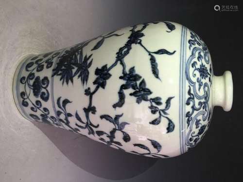 Chinese Blue/White Porcelain Floral Vase