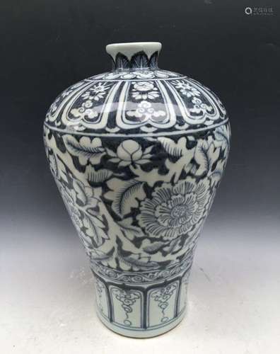 Chinese Blue/White Porcelain Floral Vase