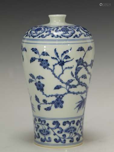 Chinese Blue/White Porcelain Floral Vase