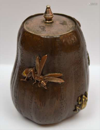 Mixed metal jar. Japan. Meiji period (1868-1912). Melon shaped bronze inlaid with insects and a frog. Silver cover. 3