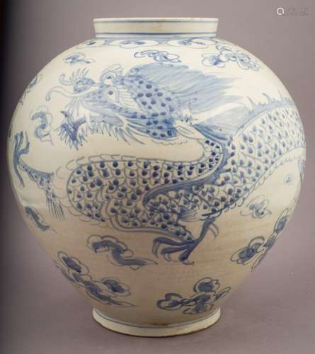 Large ovoid jar. Korean style. 20th century. Decoration of dragons.