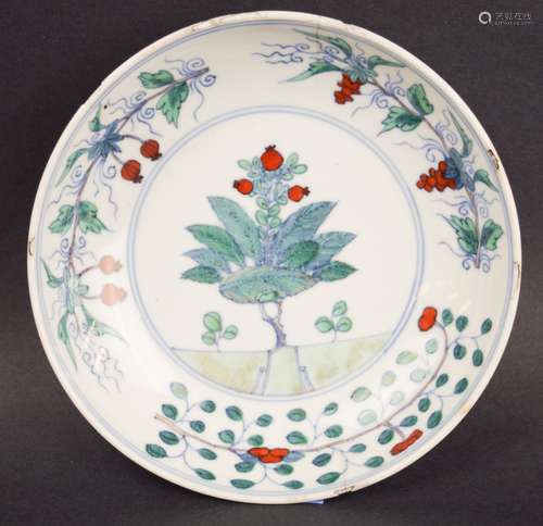 Porcelain saucer dish. K'ang hsi period (1662-1722).