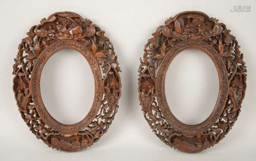 Pair of oval picture frames, Chinese Export. 19th century. Sandlewood carved and pierced with figures and floral elements. 10