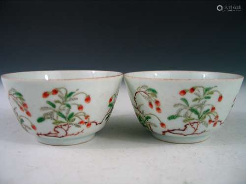 Pair of Chinese Famille Rose Porcelain Cups, Yongzheng