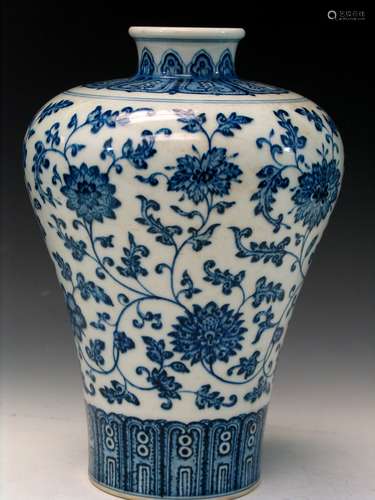 Chinese Blue and White Porcelain Meiping Vase, Qianlong