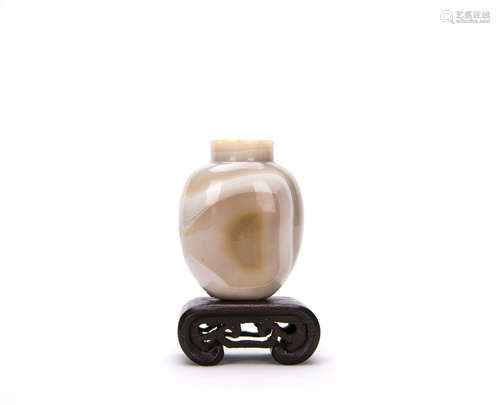 Agate Snuff Bottle.