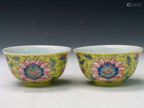 Pair of Chinese Famille Rose Porcelain Bowls, Qianlong