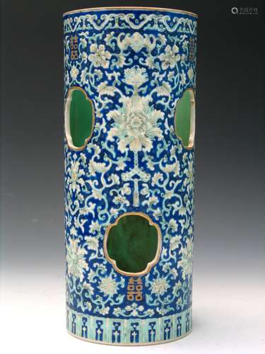 Chinese Famille Rose Porcelain Hat Vase.