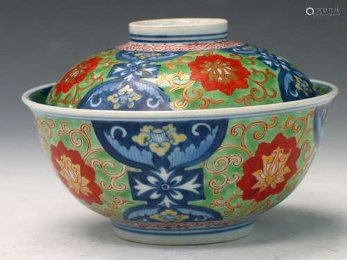 Chinese Famille Verte Porcelain Covered Bowl, Ming