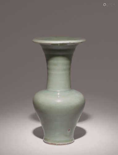 明 龙泉窑青瓷花瓶