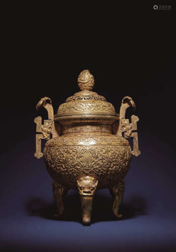 清中期 铜錾花鎏金如意耳三兽足熏炉