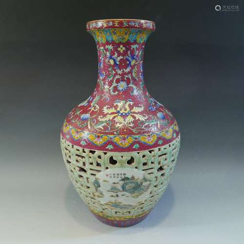 ANTIQUE CHINESE FAMILLE ROSE PORCELAIN VASE - QIANLONG