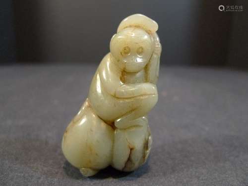 CHINESE HETIAN JADE CARVED MONKEY PENDANT