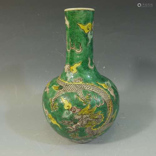 ANTIQUE CHINESE SANCAI DRAGON PORCELAIN VASE - 18TH CENTURY