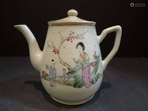 ANTIQUE CHINESE FAMILLE ROSE PORCELAIN TEA POT.  REPUBLIC PERIOD