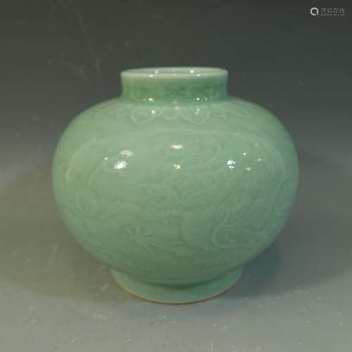 ANTIQUE CHINESE CELADON PORCELAIN JAR - QIANLONG MARK 19TH CENTURY