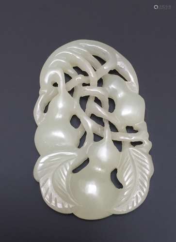 A FINE WHITE JADE PENDANT 18TH OR 19TH CT