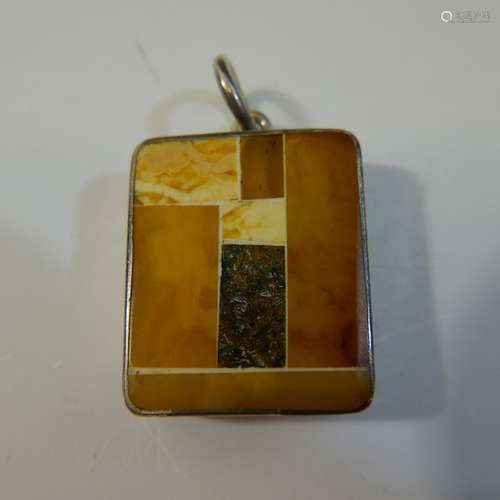 BEAUTIFUL STERLING SILVER BUTTERSCOTCH AMBER PENDANT