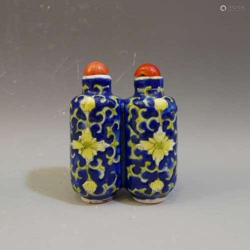 ANITQUE CHINESE FAMILLE ROSE PORCELAIN SNUFF BOTTLE - 19TH CENTURY