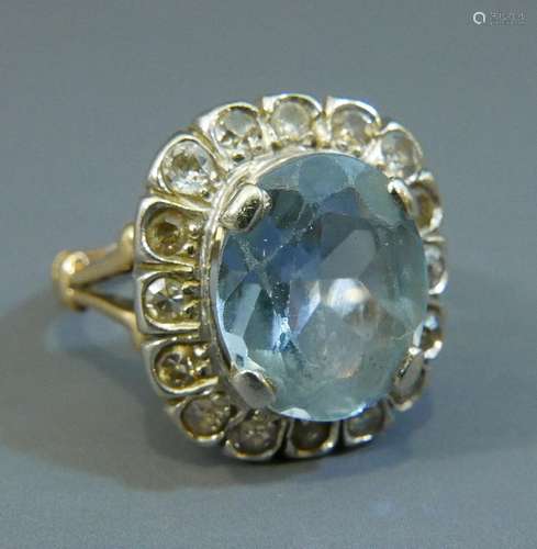 STUNNING 14K GOLD AQUAMARINE AND DIAMOND RING - 7 GRAMS