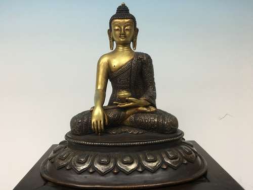 ANTIQUE Chinese Bronze Silver Gilt Buddha, 18th Century. 7 3/4