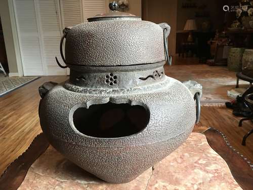 ANTIQUE Japanese Iron furnace and hot pot, Meiji period.  15