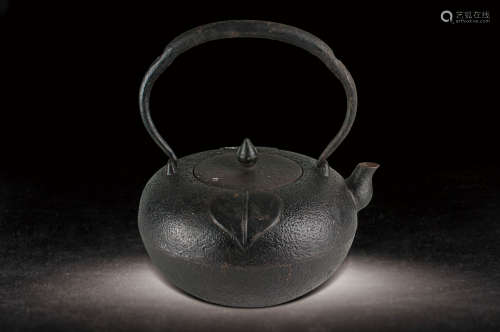 十九世紀 日本三岩堂製 · 葉紋鐵壺