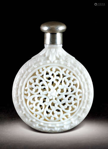 十九世紀 · 白釉透雕花卉紋香水瓶