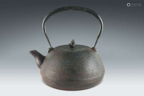 十九世紀 日本名家製 · 乳釘紋鐵壺