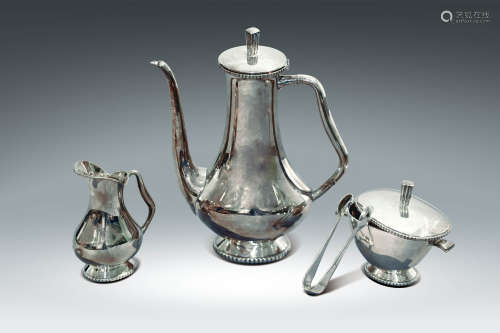 十九世紀 · 一套銀茶具三件, 刻上