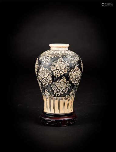 清中期象牙花瓶