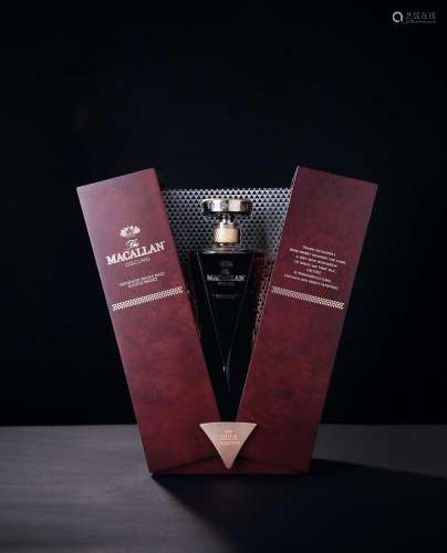 The Macallan 1824 Series Oscuro Single Malt Scotch Whisky，Speyside - Highlands，Scotland